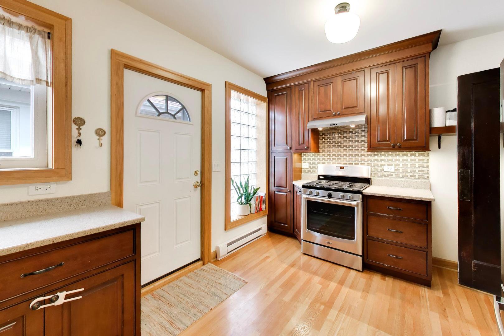 4147 N Dickinson Avenue Property Photo 11