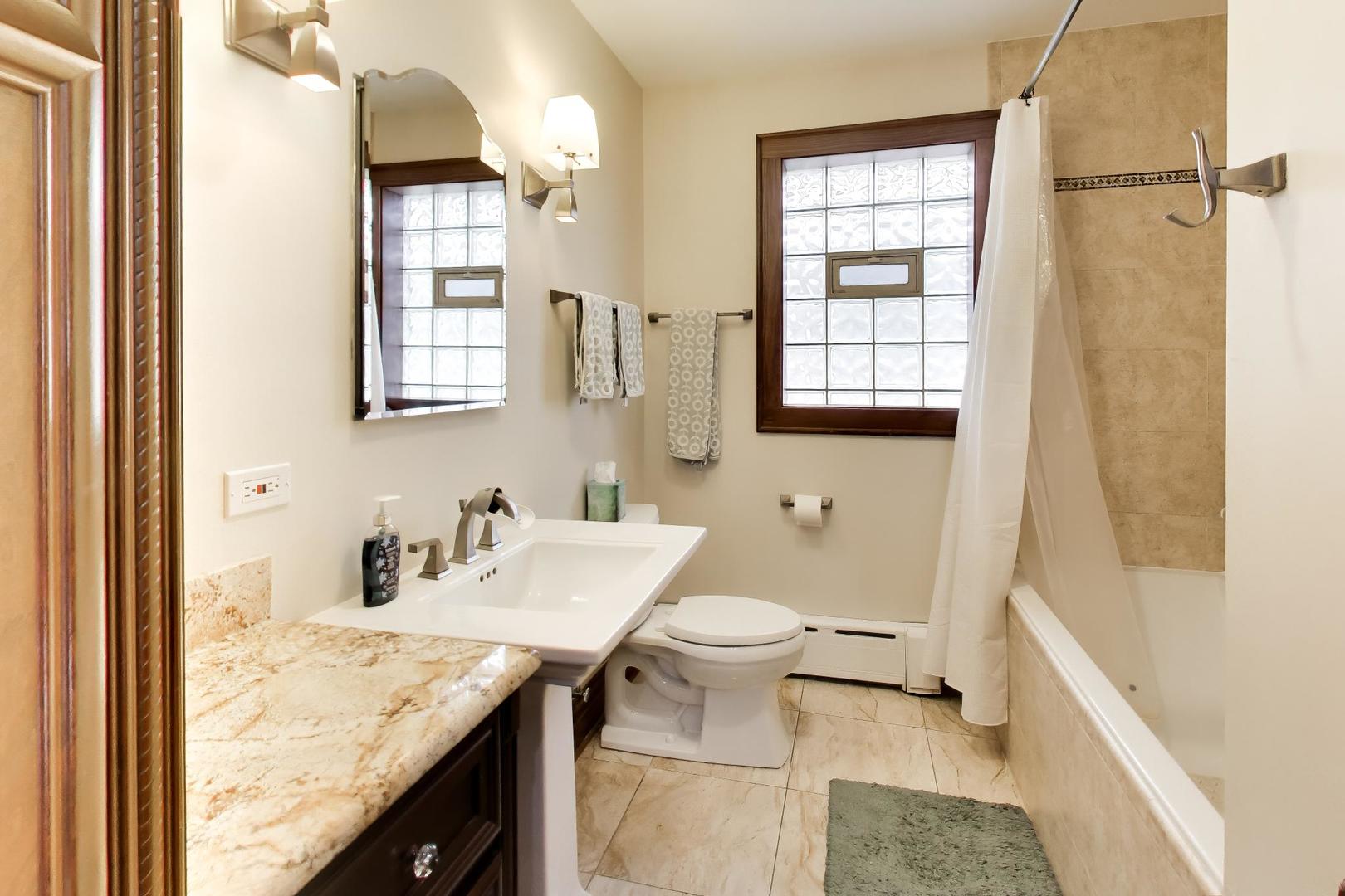 4147 N Dickinson Avenue Property Photo 27