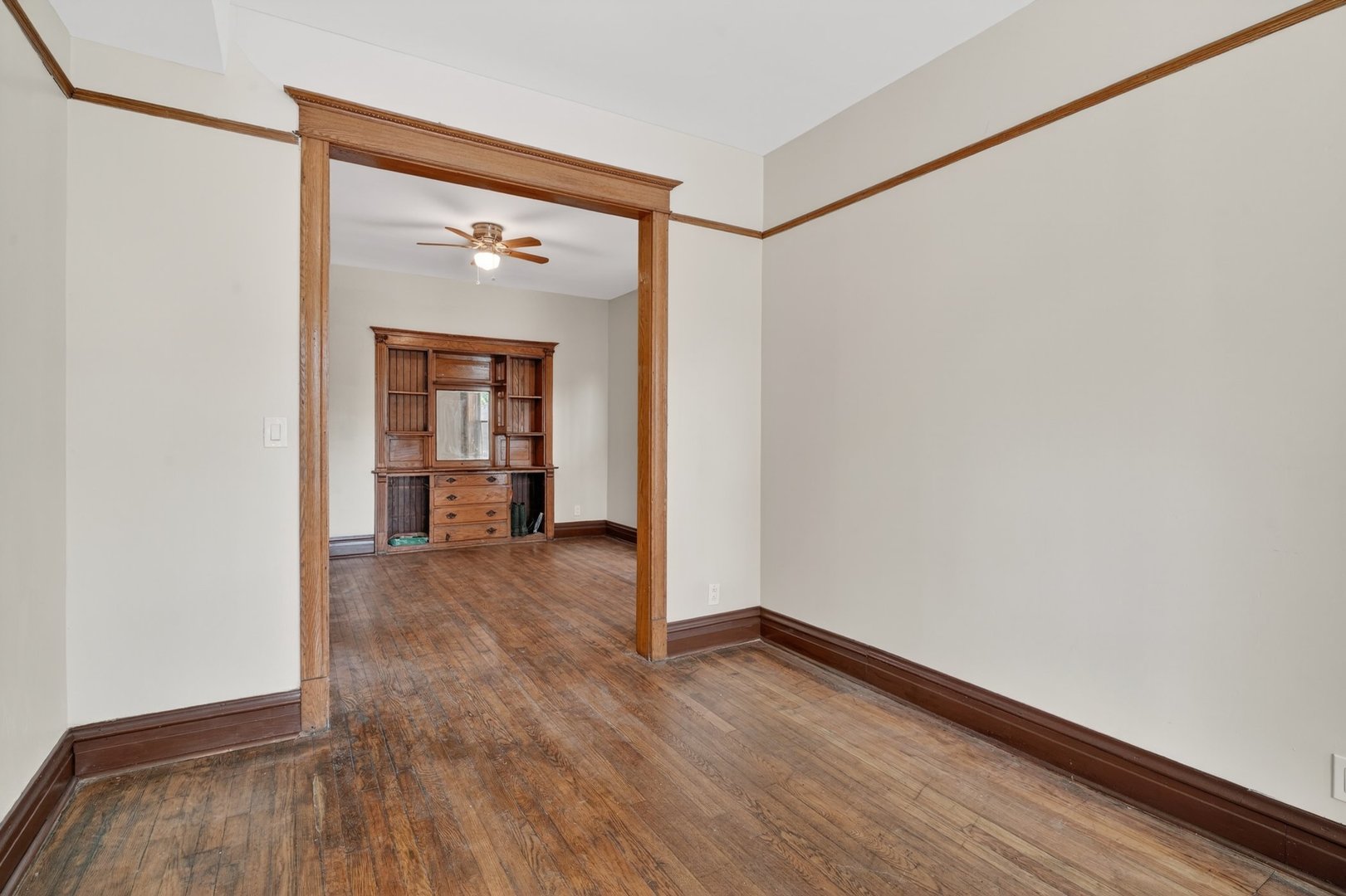 6525 S Vernon Avenue Property Photo 11