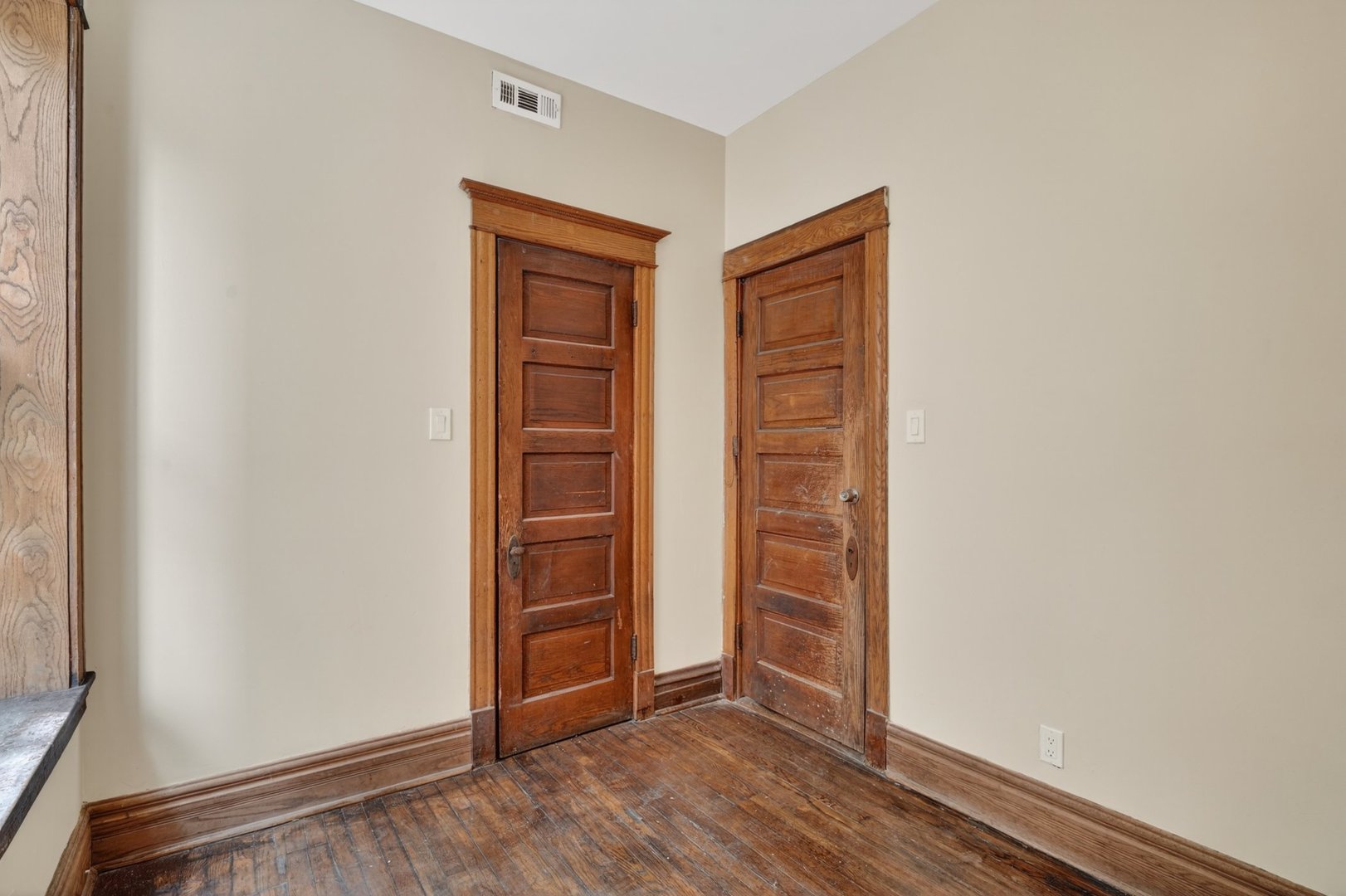 6525 S Vernon Avenue Property Photo 13