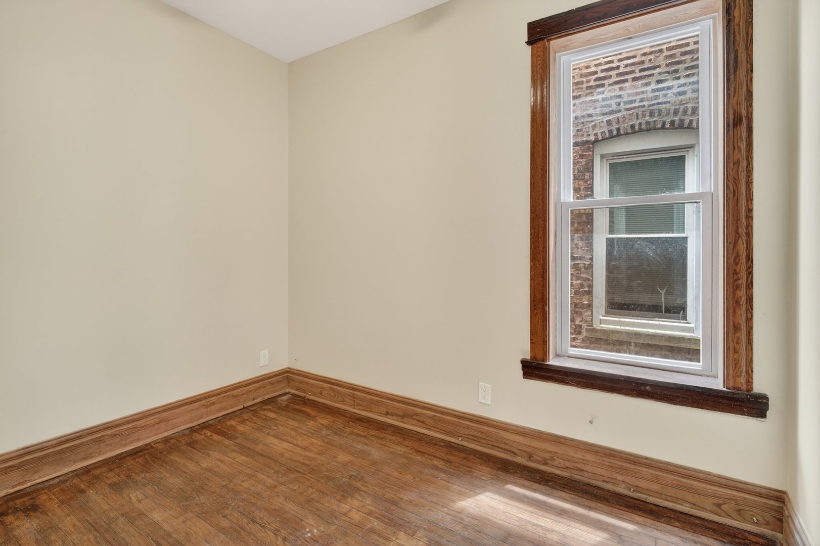 6525 S Vernon Avenue Property Photo 14