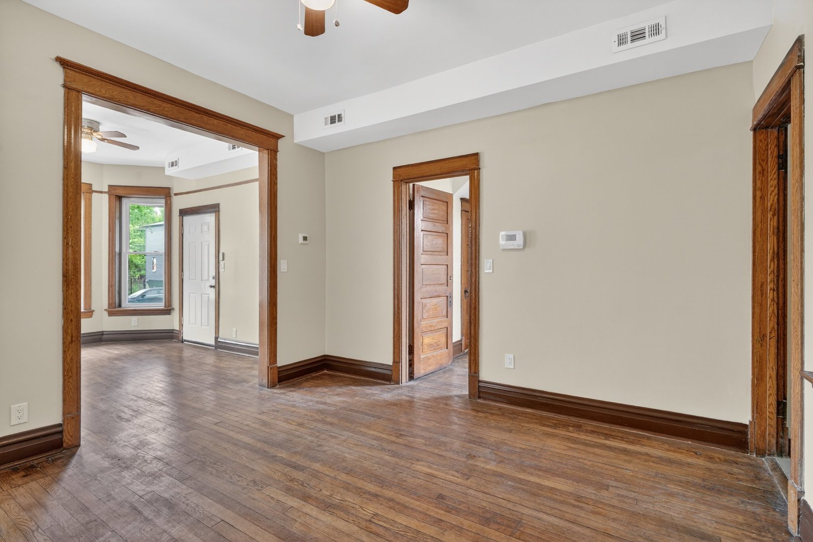 6525 S Vernon Avenue Property Photo 16