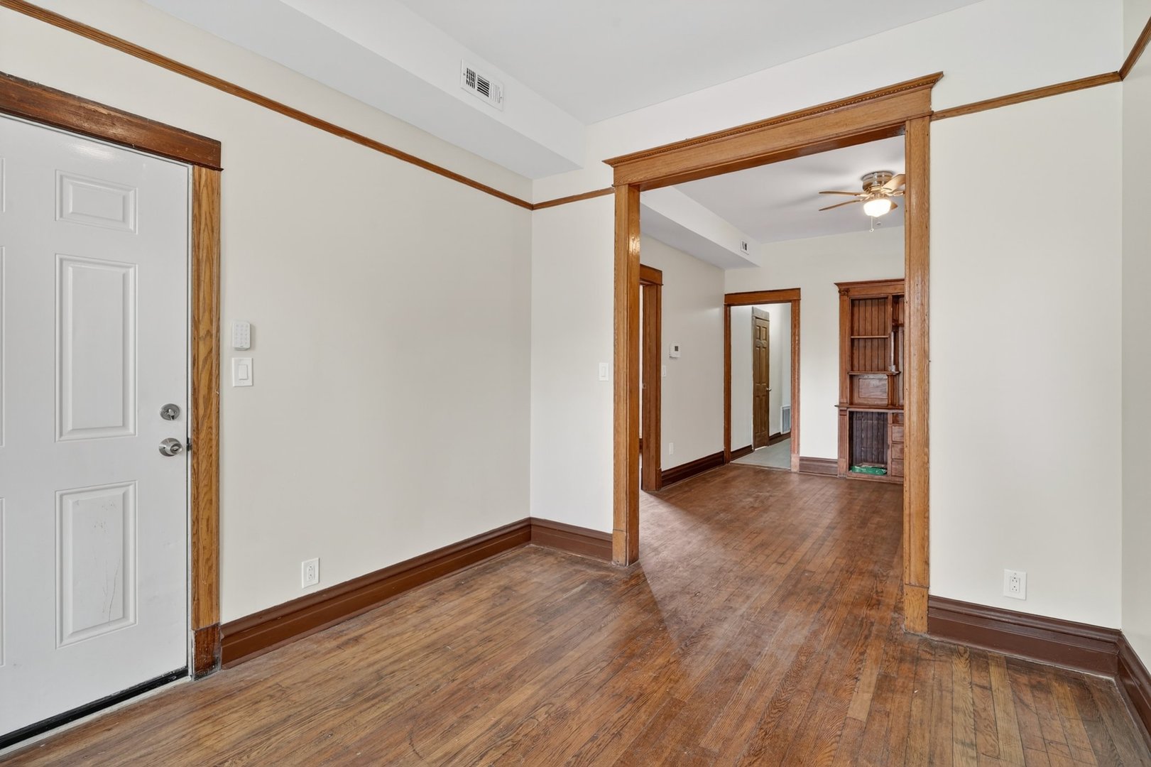 6525 S Vernon Avenue Property Photo 20