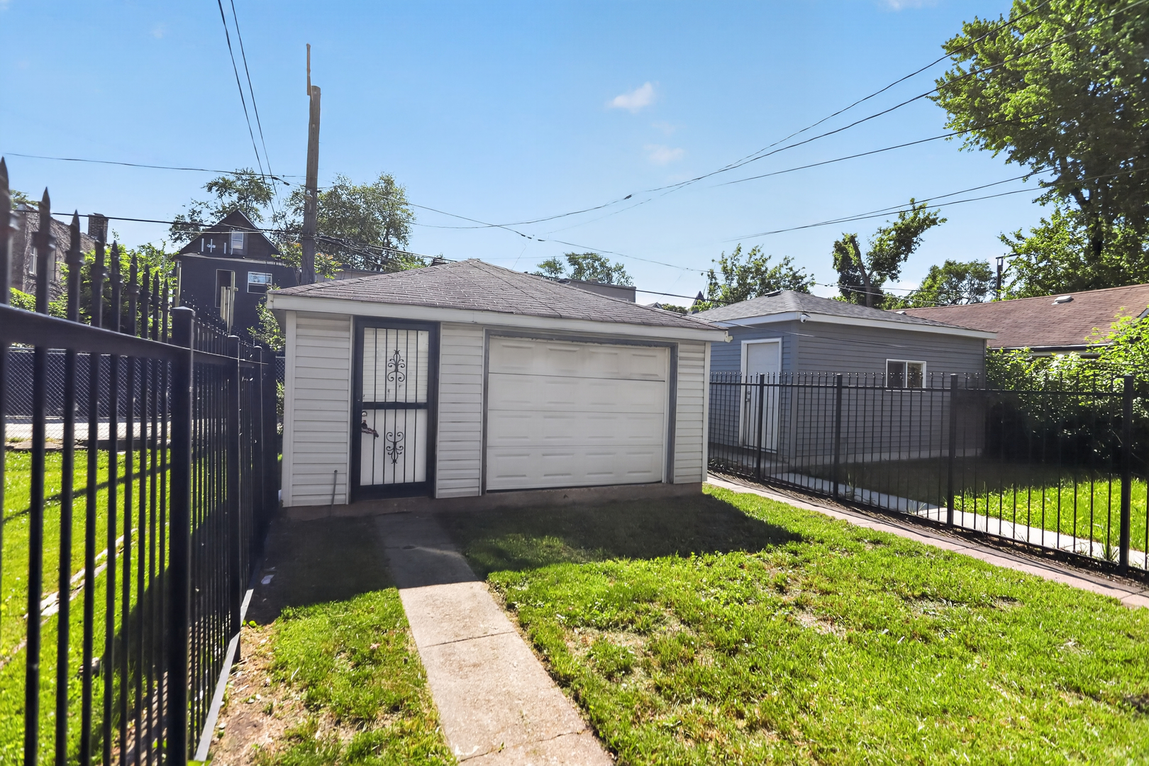 6525 S Vernon Avenue Property Photo 36