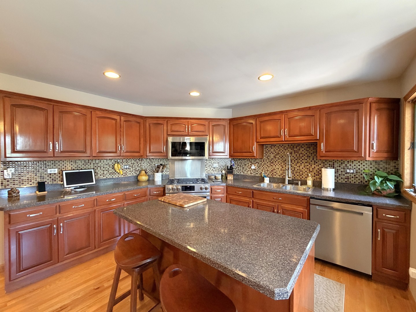 1024 Southcreek Drive Property Photo 10