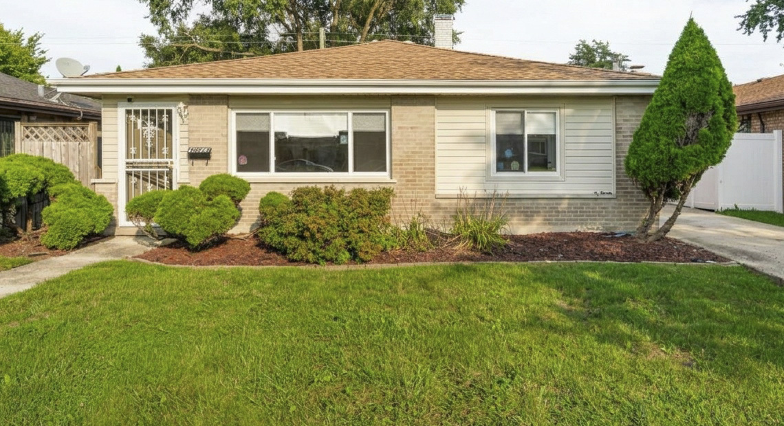 1373 Mackinaw Avenue Property Photo 1