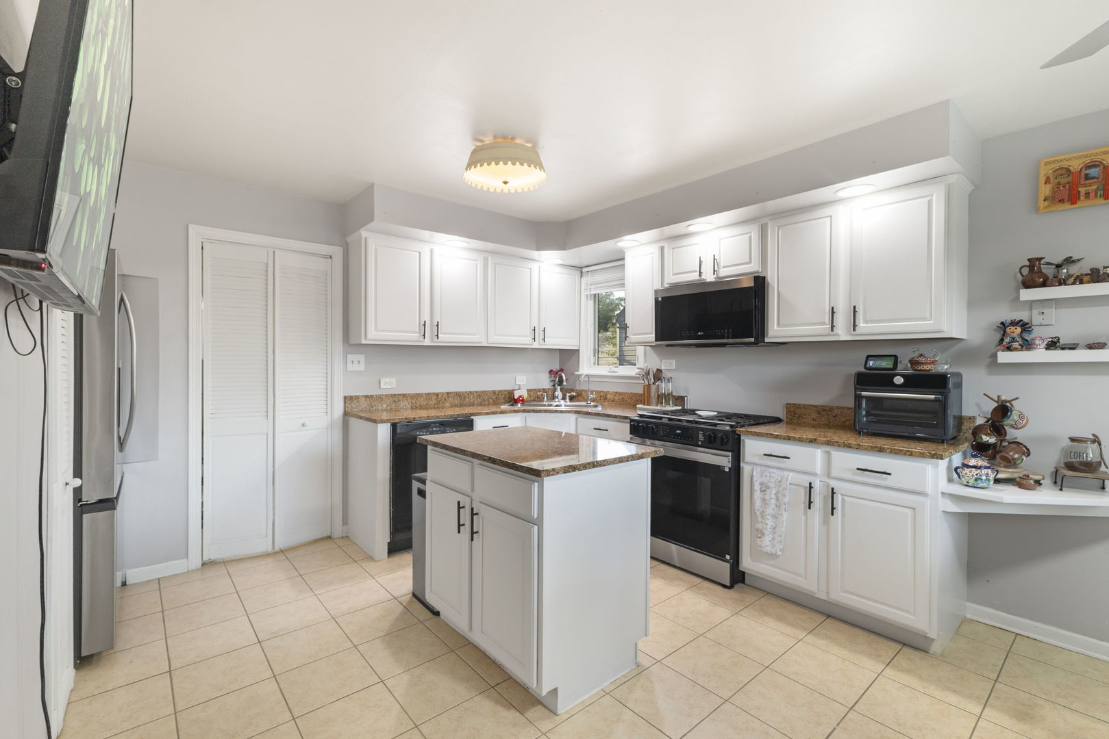 9246 S 49th Court Property Photo 4