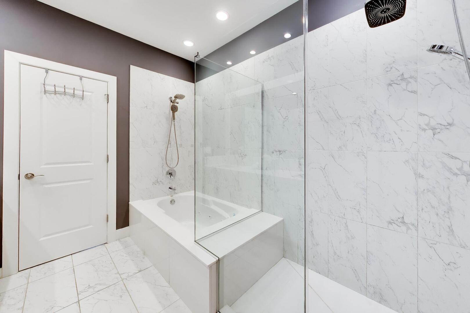 2311 N Arlington Heights Road Property Photo 15