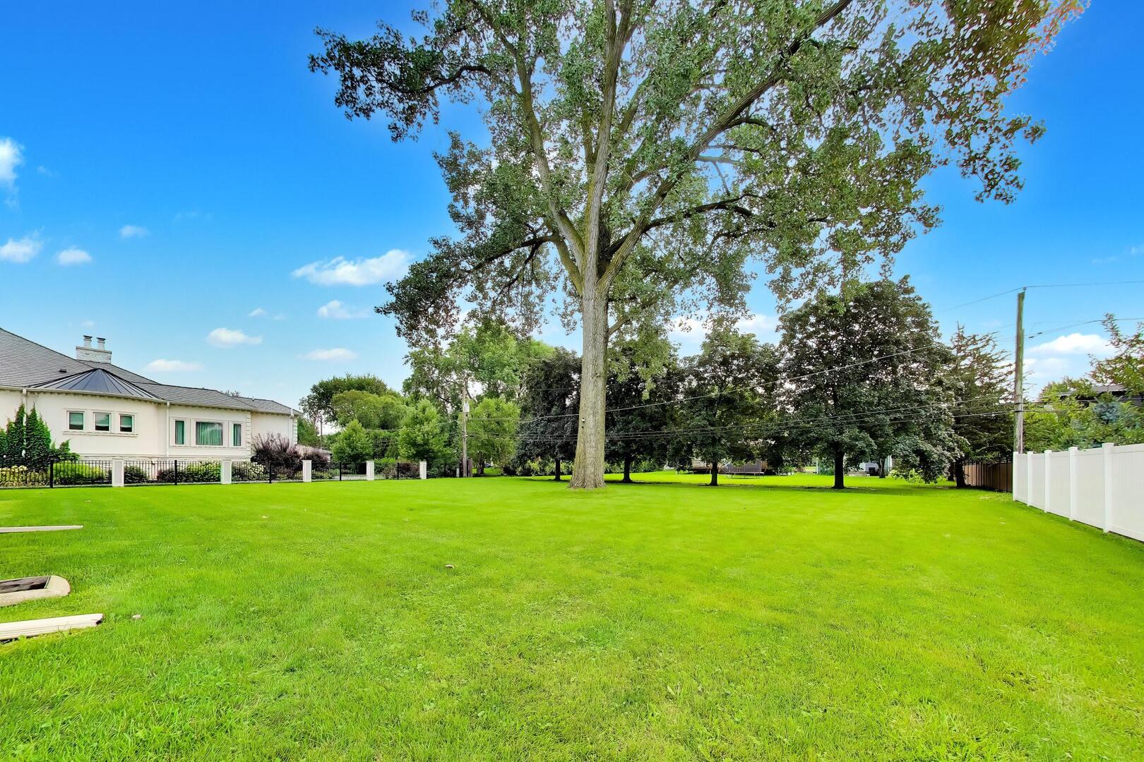 2311 N Arlington Heights Road Property Photo 35