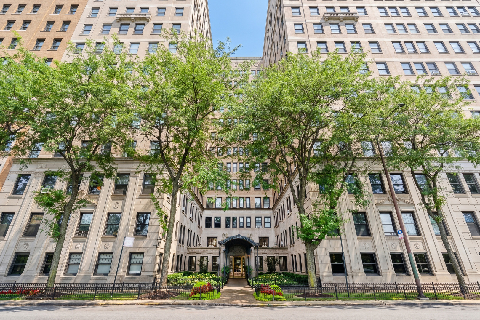 3520 N Lake Shore Drive 7j Property Photo 1