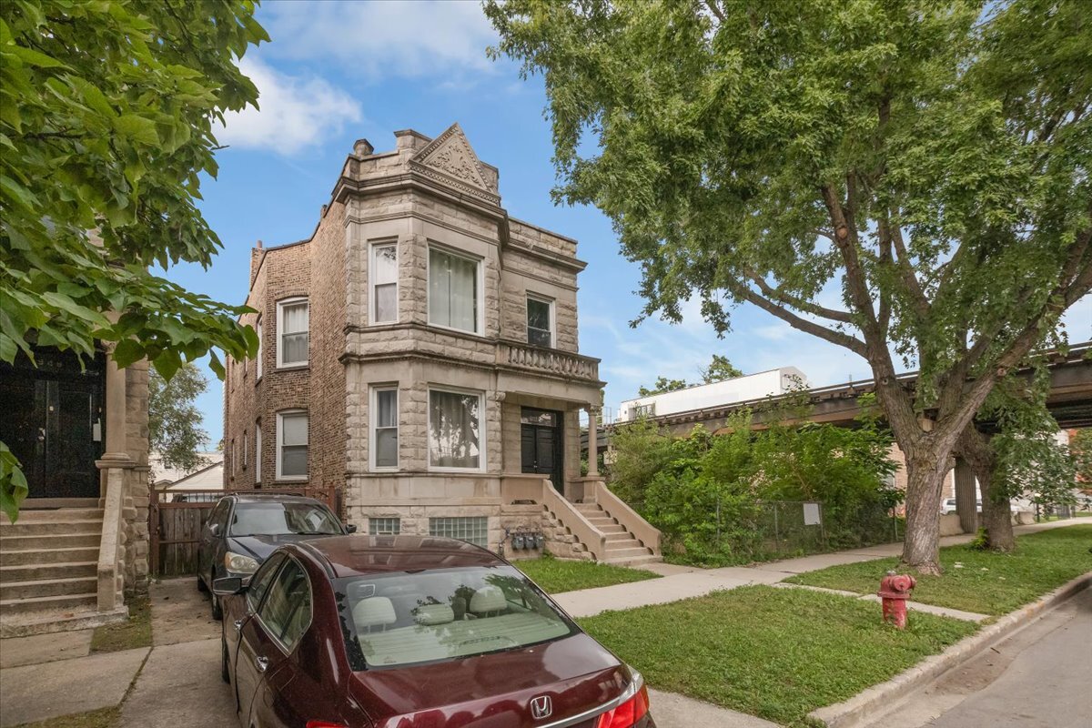 1944 S Springfield Avenue Property Photo 2