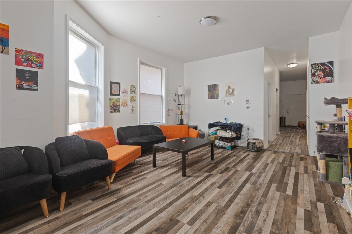 1944 S Springfield Avenue Property Photo 6