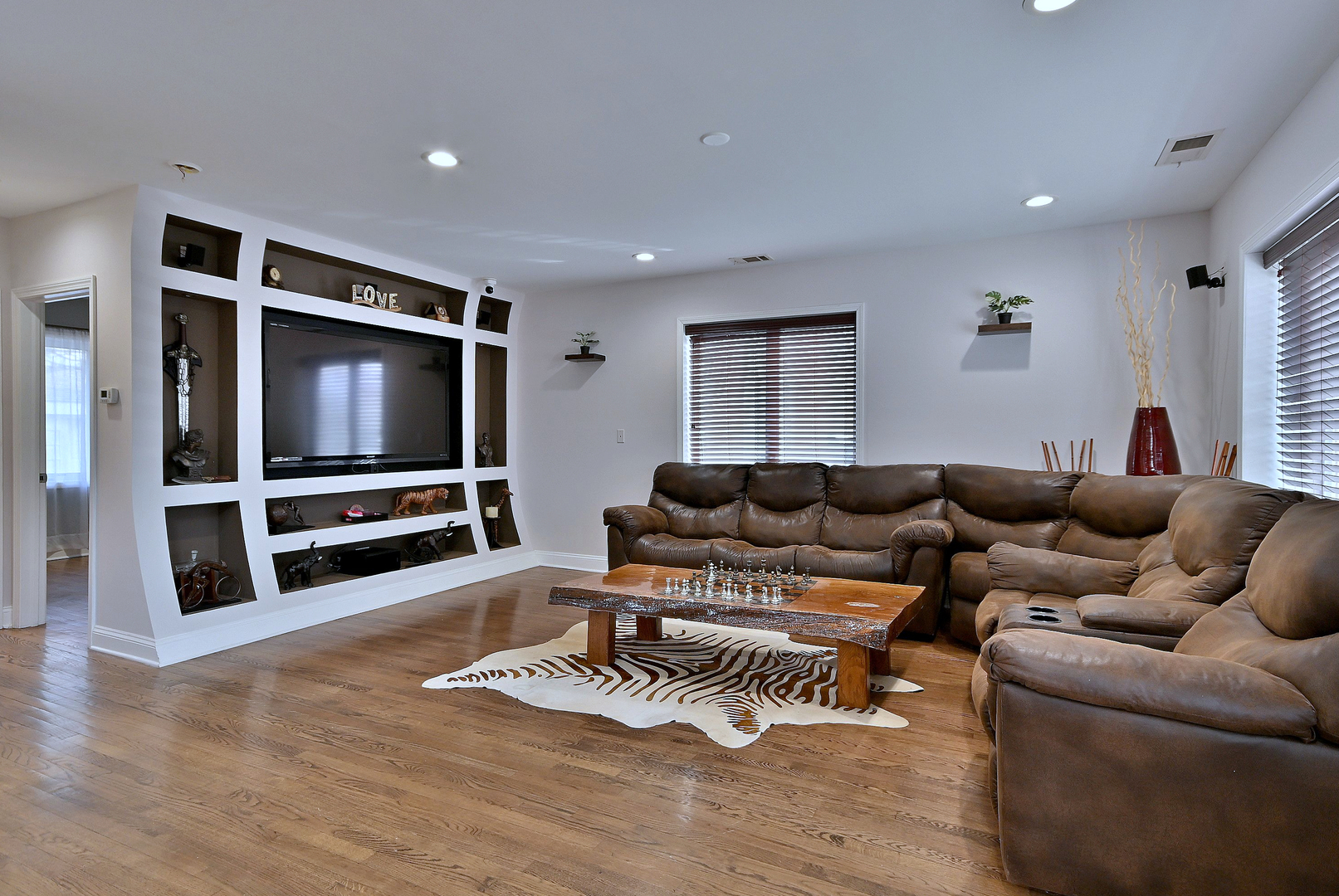 9730 Reeves Court Property Photo 8