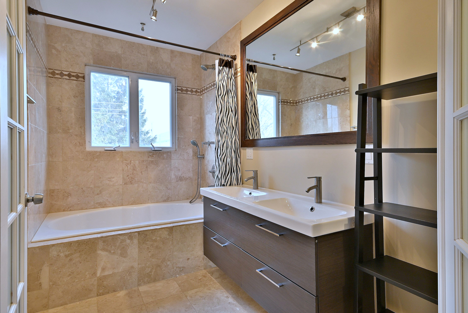 9730 Reeves Court Property Photo 12