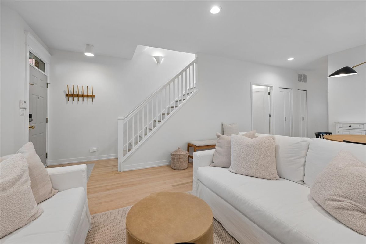 331 W Evergreen Avenue Property Photo 5