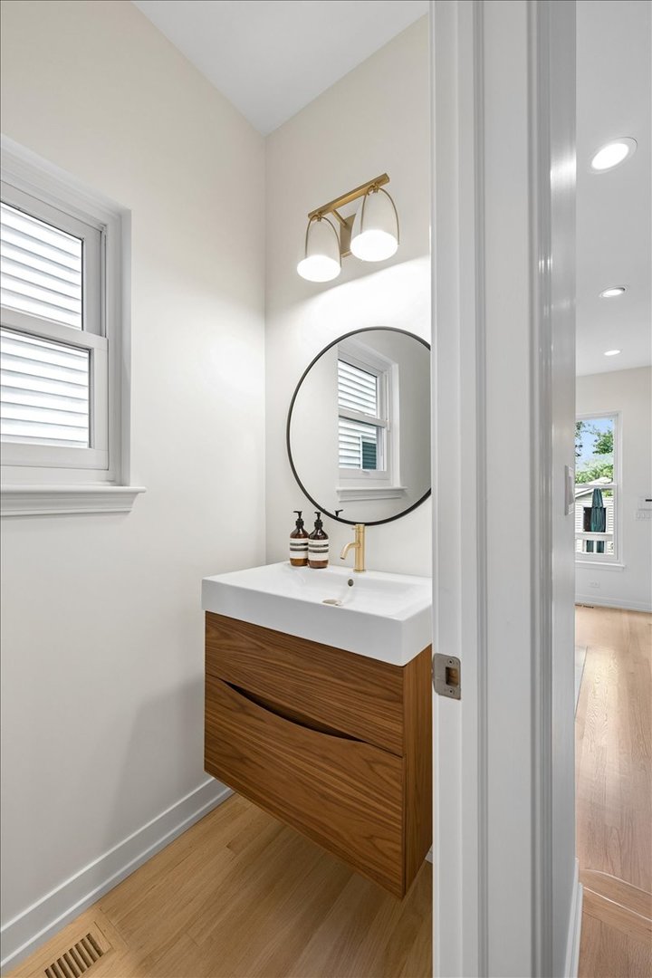 331 W Evergreen Avenue Property Photo 18