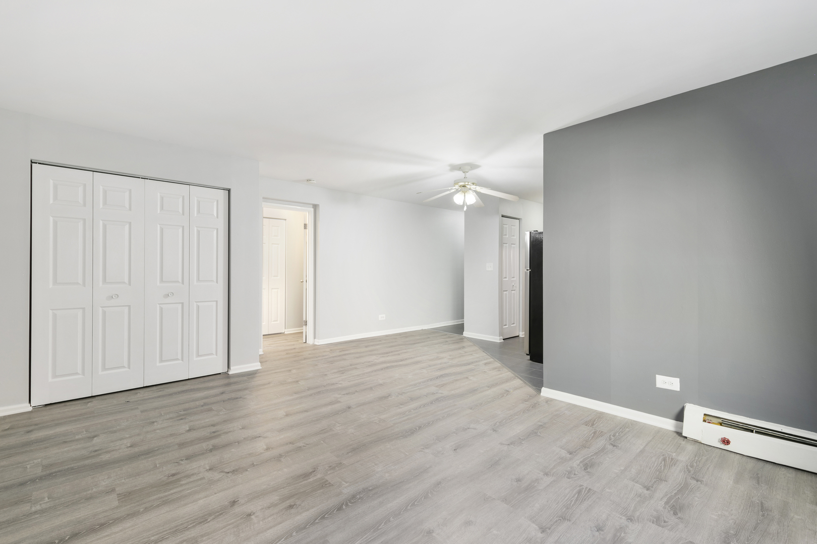6001 N Kenmore Avenue 206 Property Photo 3
