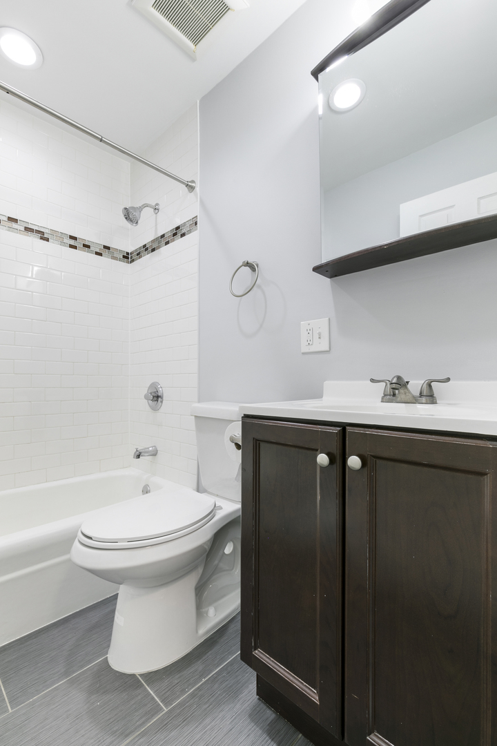 6001 N Kenmore Avenue 206 Property Photo 8