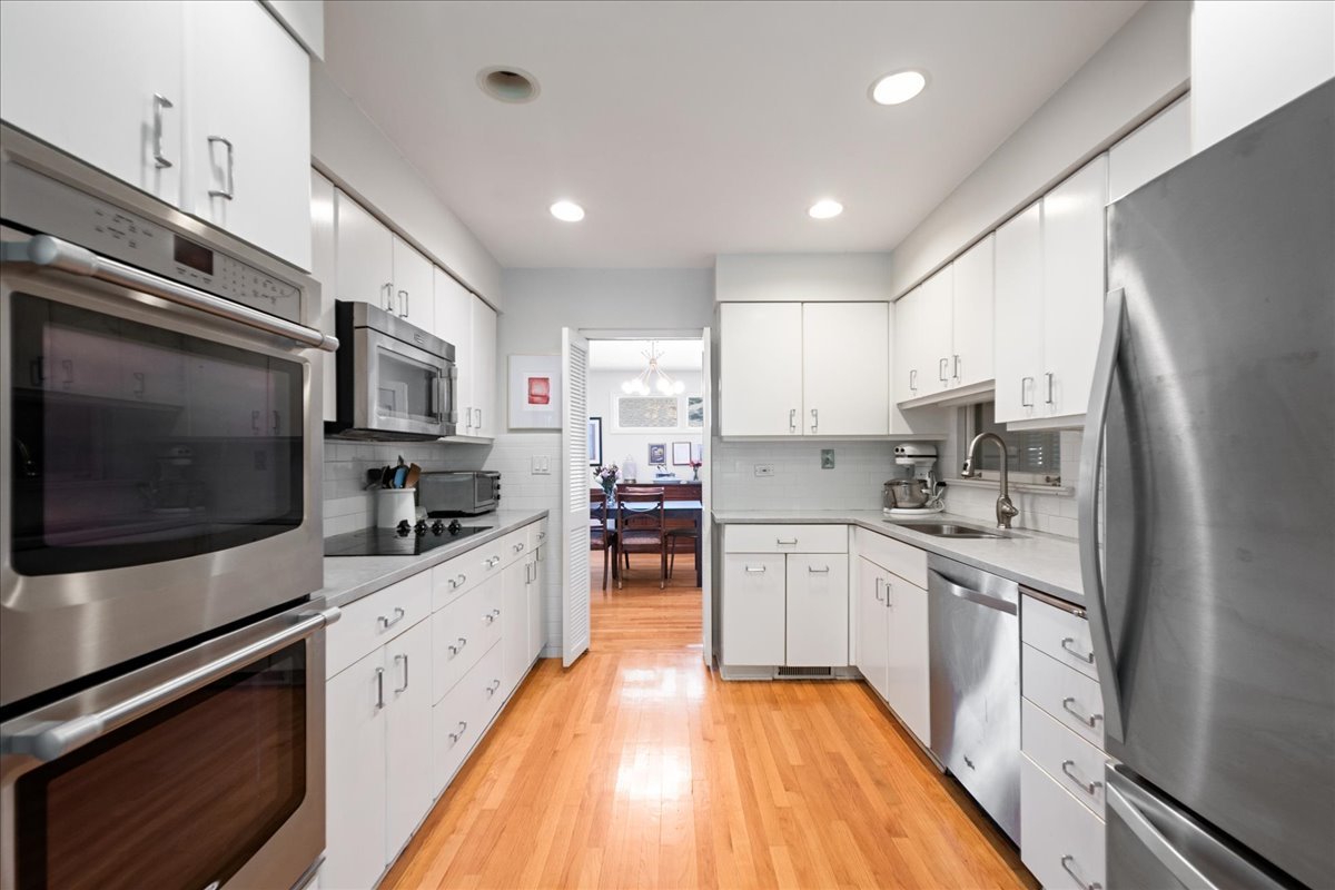 100 Green Bay Road Property Photo 8