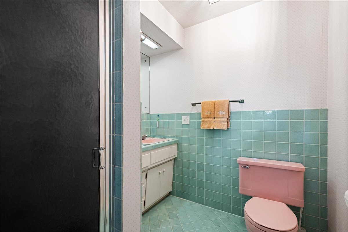 100 Green Bay Road Property Photo 11