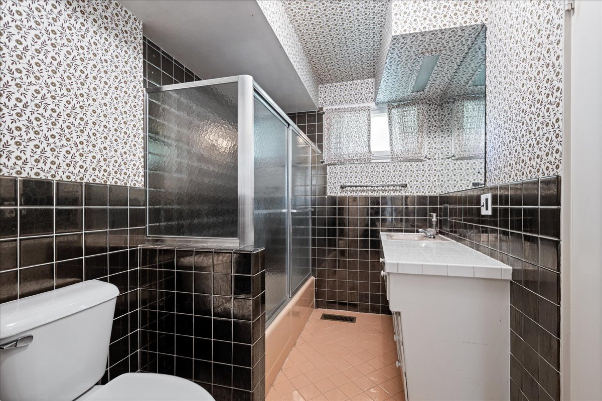 100 Green Bay Road Property Photo 14