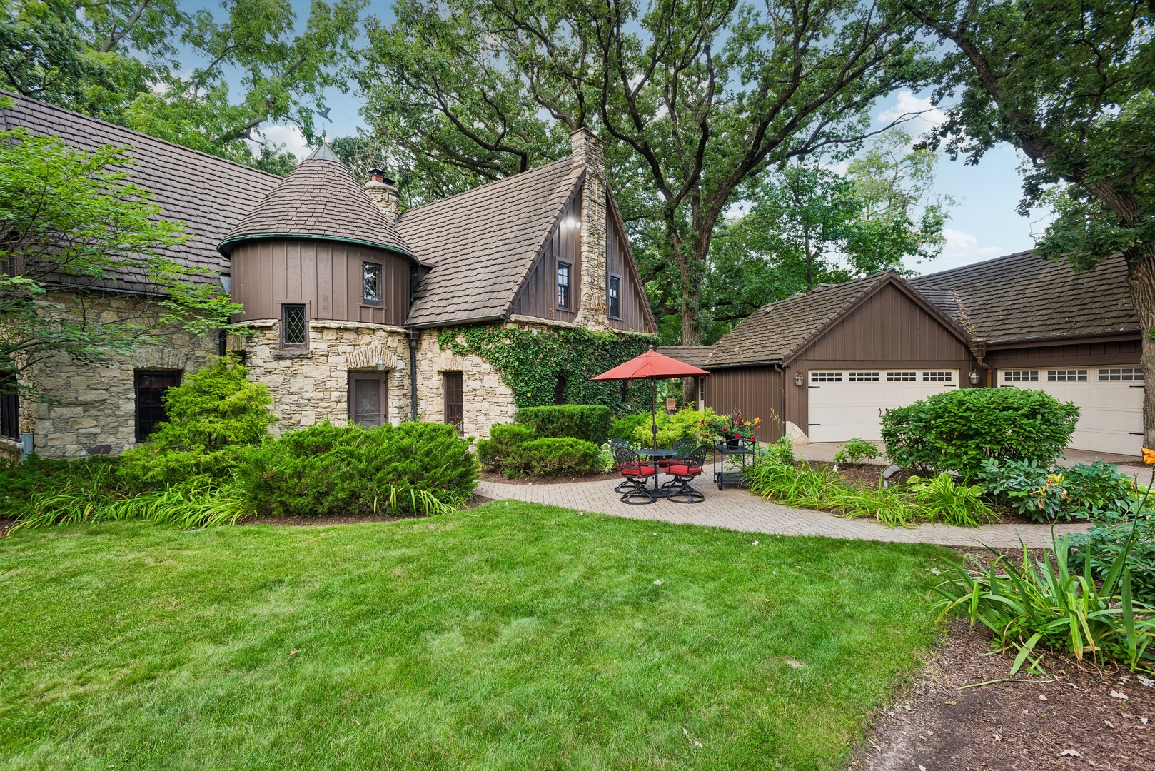 28w670 Batavia Road Property Photo 1