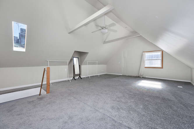 2833 N Francisco Avenue Property Photo 20