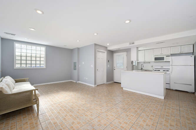 2833 N Francisco Avenue Property Photo 21