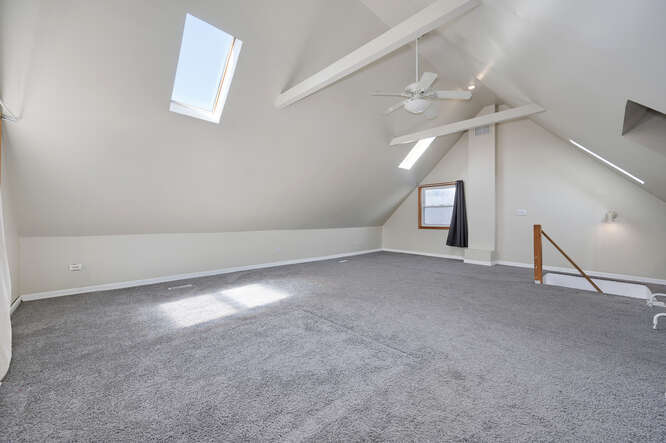 2833 N Francisco Avenue Property Photo 22