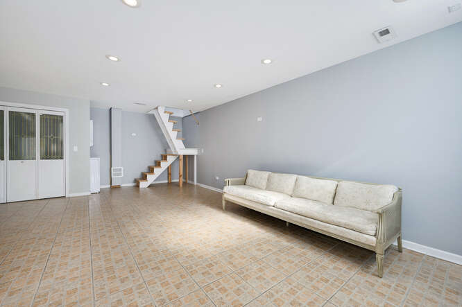 2833 N Francisco Avenue Property Photo 28