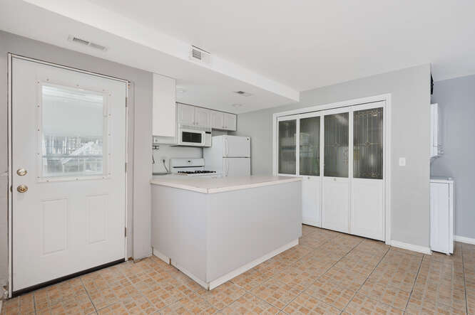 2833 N Francisco Avenue Property Photo 29