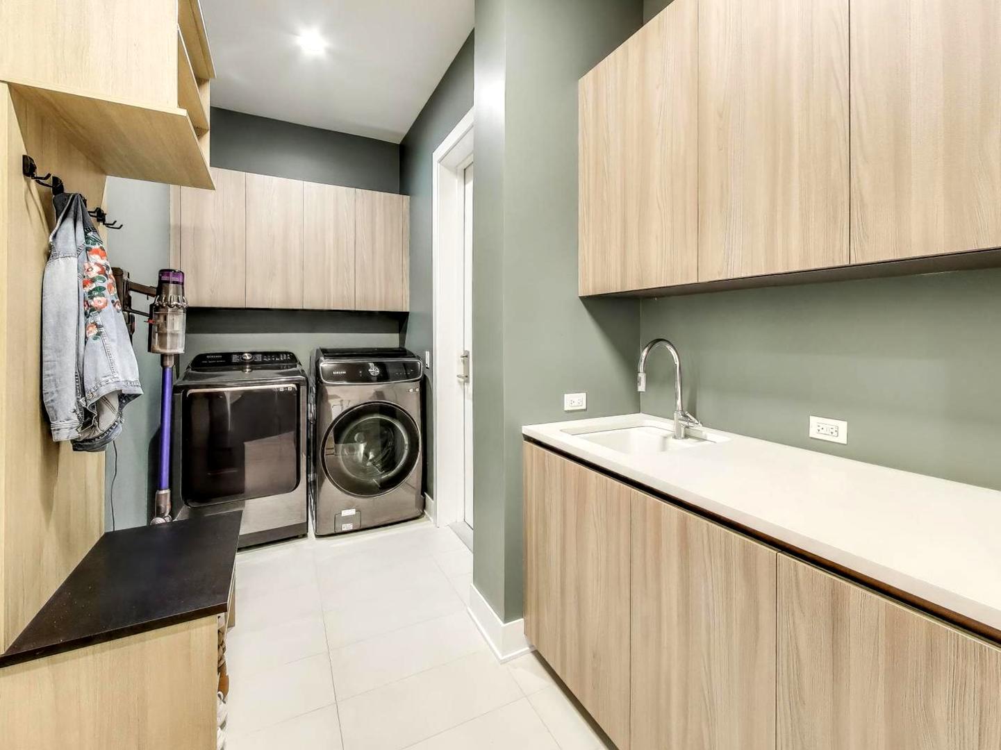 6 N Carpenter Street 5b Property Photo 28