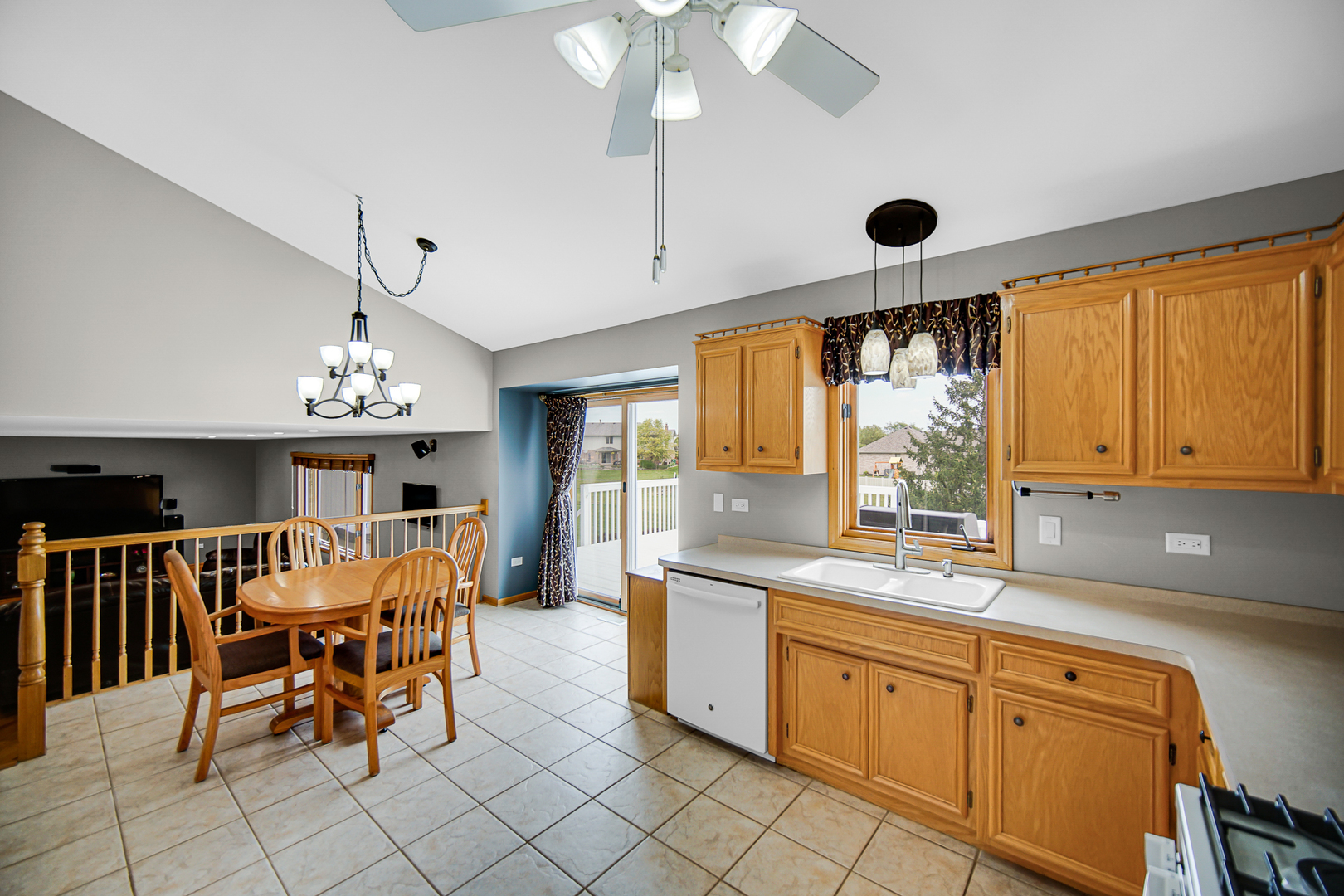 8544 Meadows Edge Trail Property Photo 14