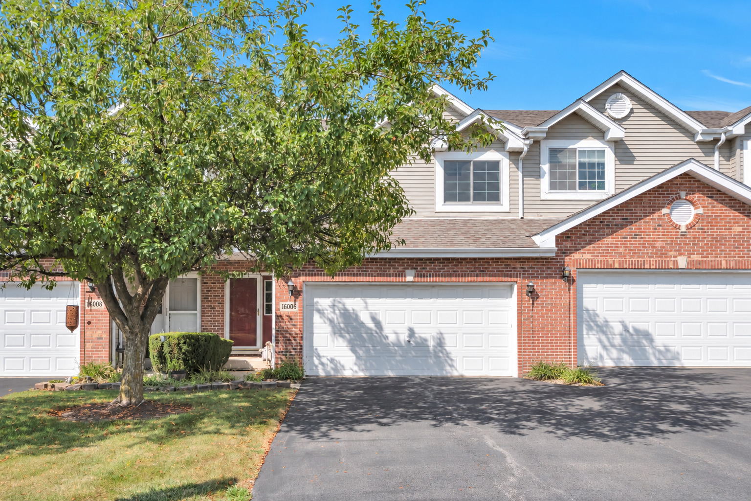 16006 Golfview Drive Property Photo 1