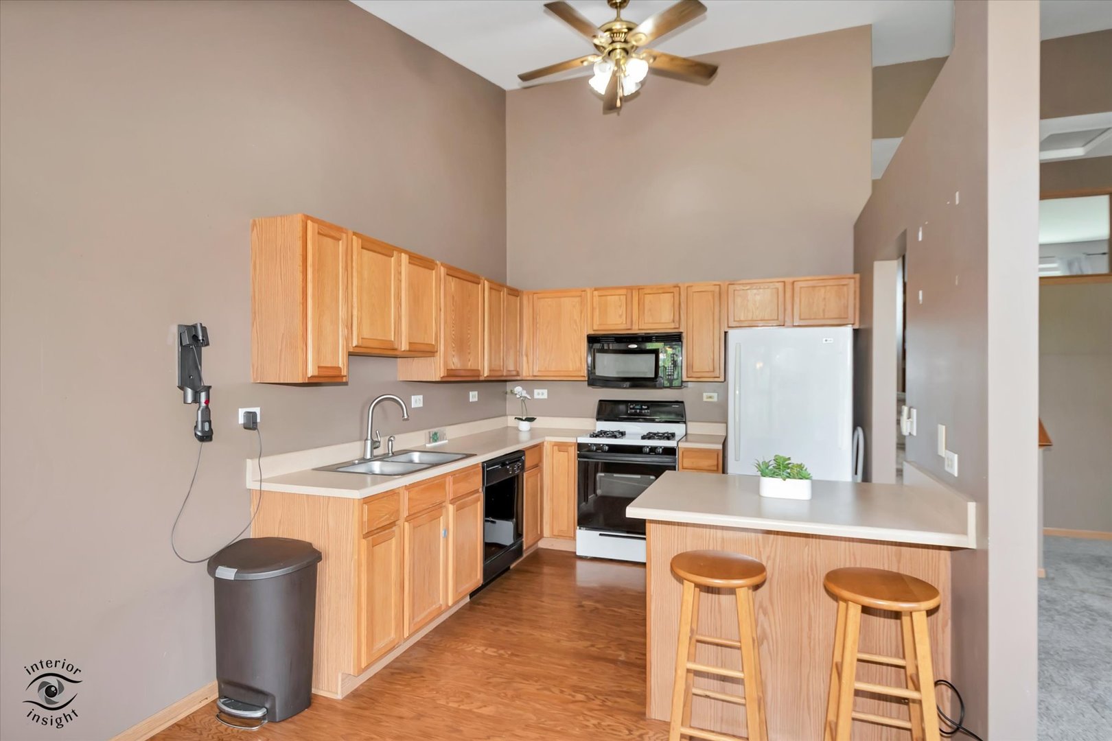 16006 Golfview Drive Property Photo 8
