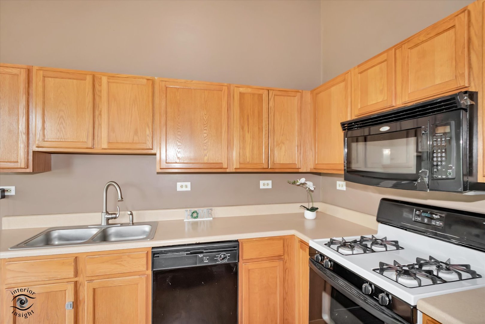 16006 Golfview Drive Property Photo 9
