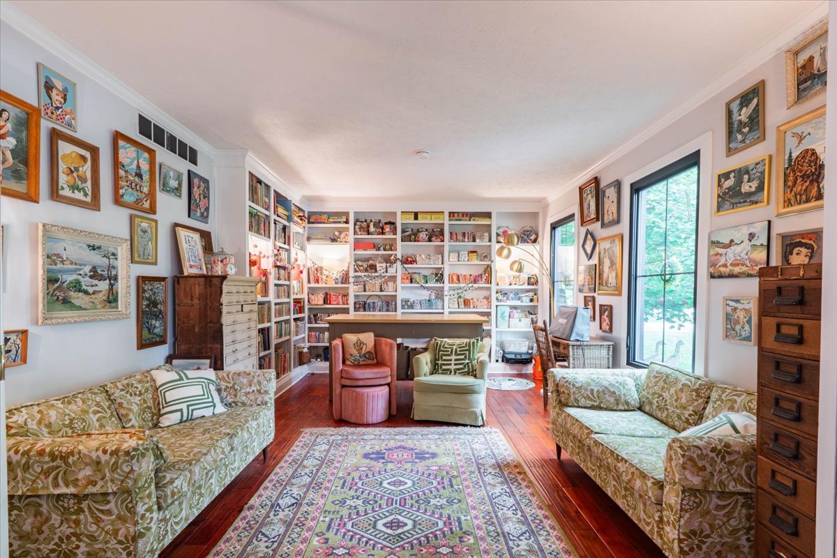 2202 Hedgewood Drive Property Photo 13