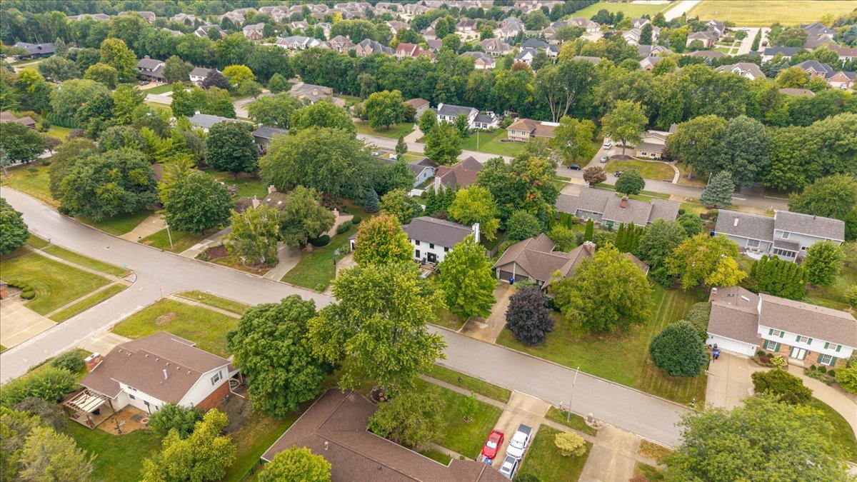 2202 Hedgewood Drive Property Photo 33