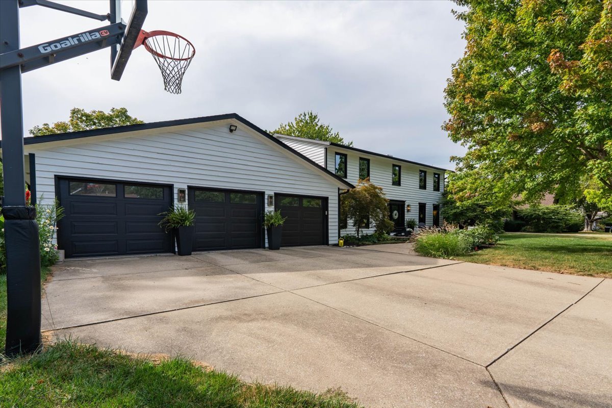 2202 Hedgewood Drive Property Photo 37