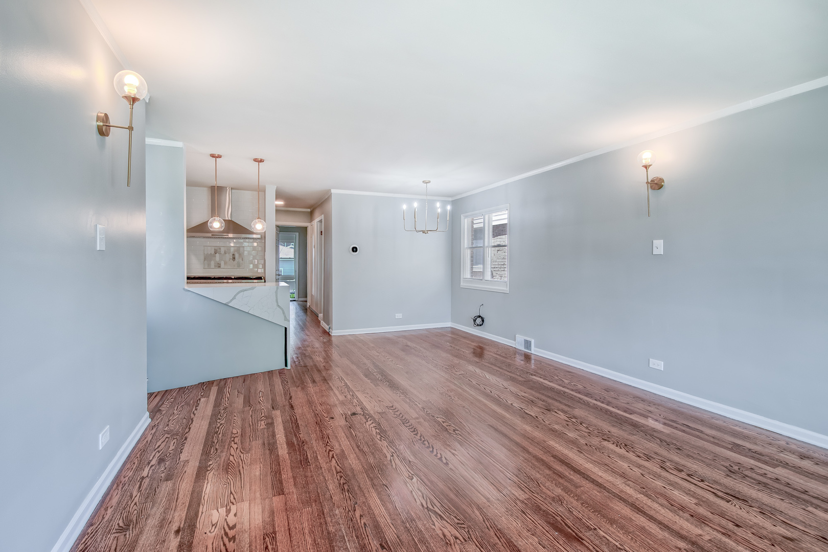2741 W Chase Avenue Property Photo 4
