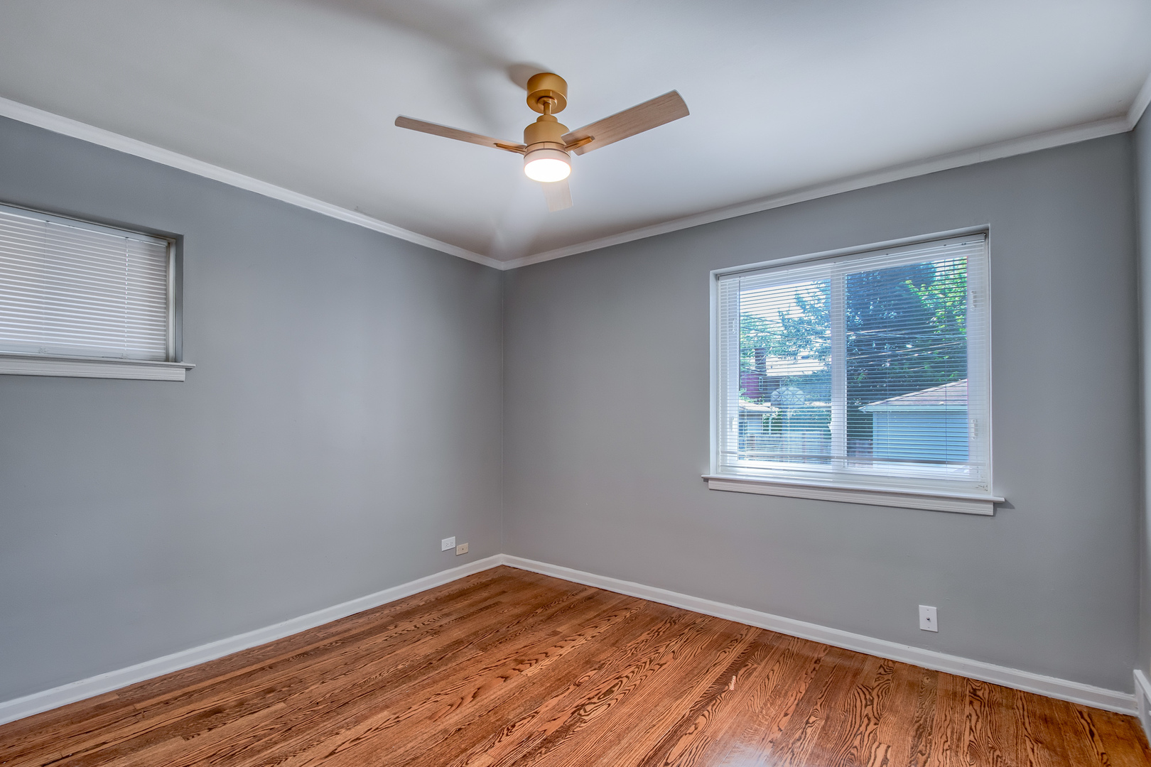 2741 W Chase Avenue Property Photo 9