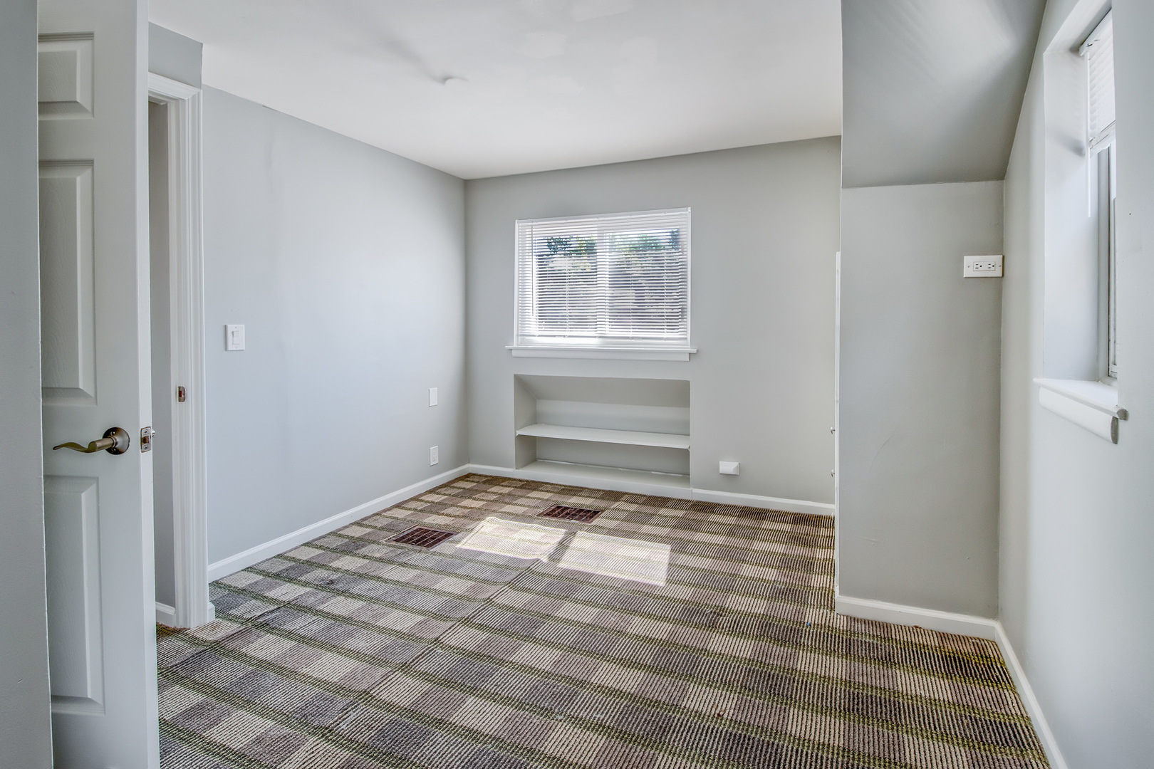 2741 W Chase Avenue Property Photo 16