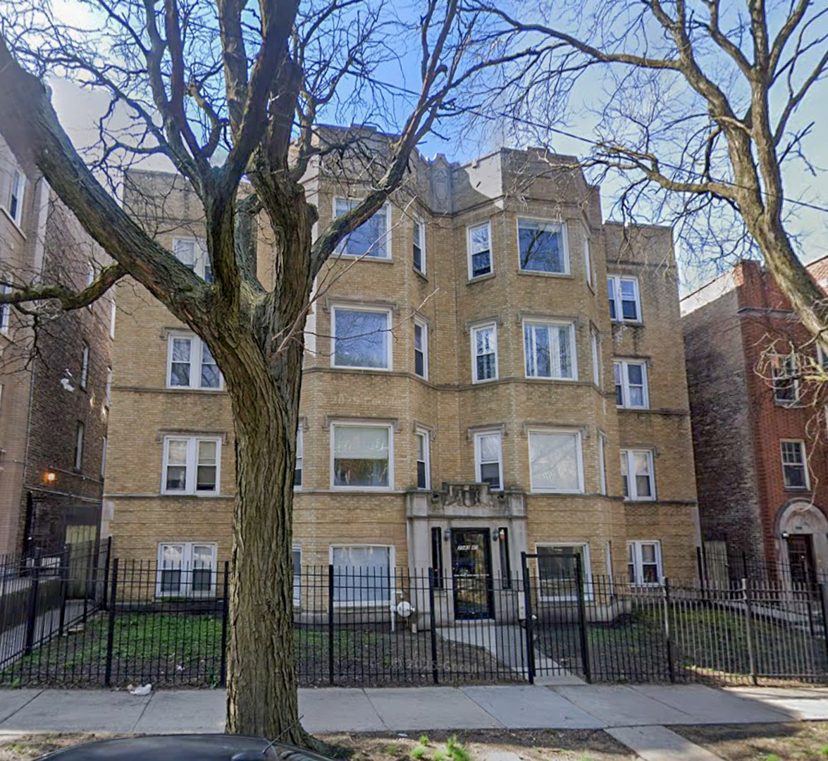 2045 W Arthur Avenue 3E Property Photo 1
