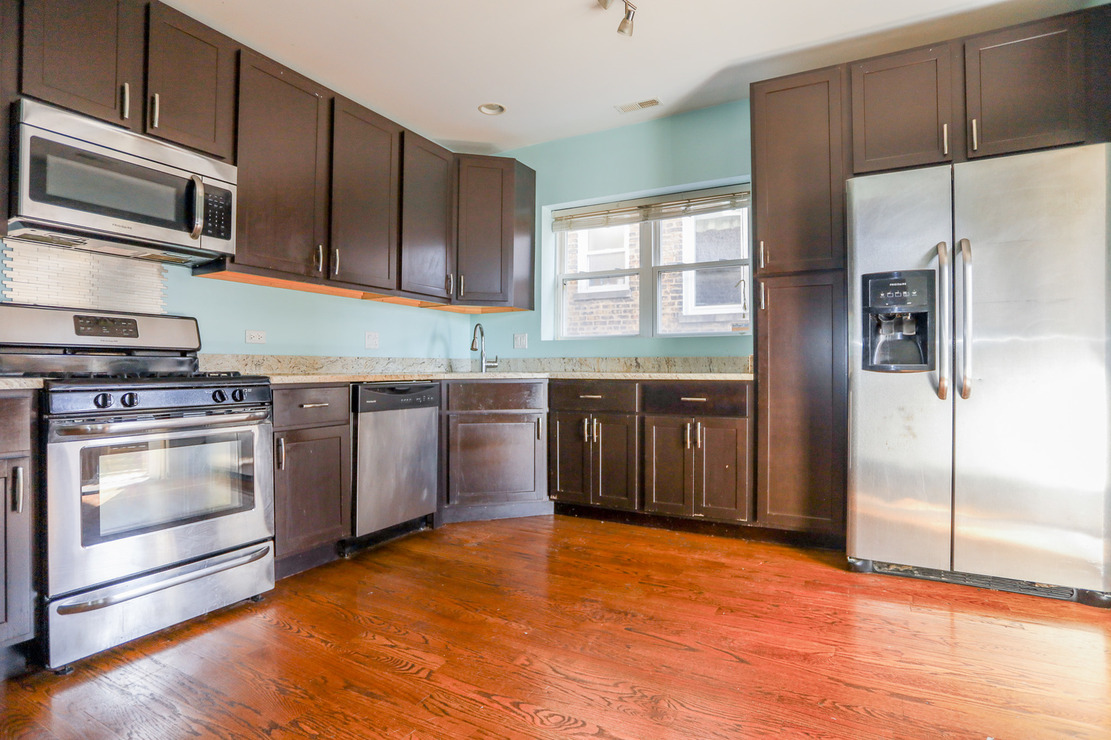 2045 W Arthur Avenue 3e Property Photo 2