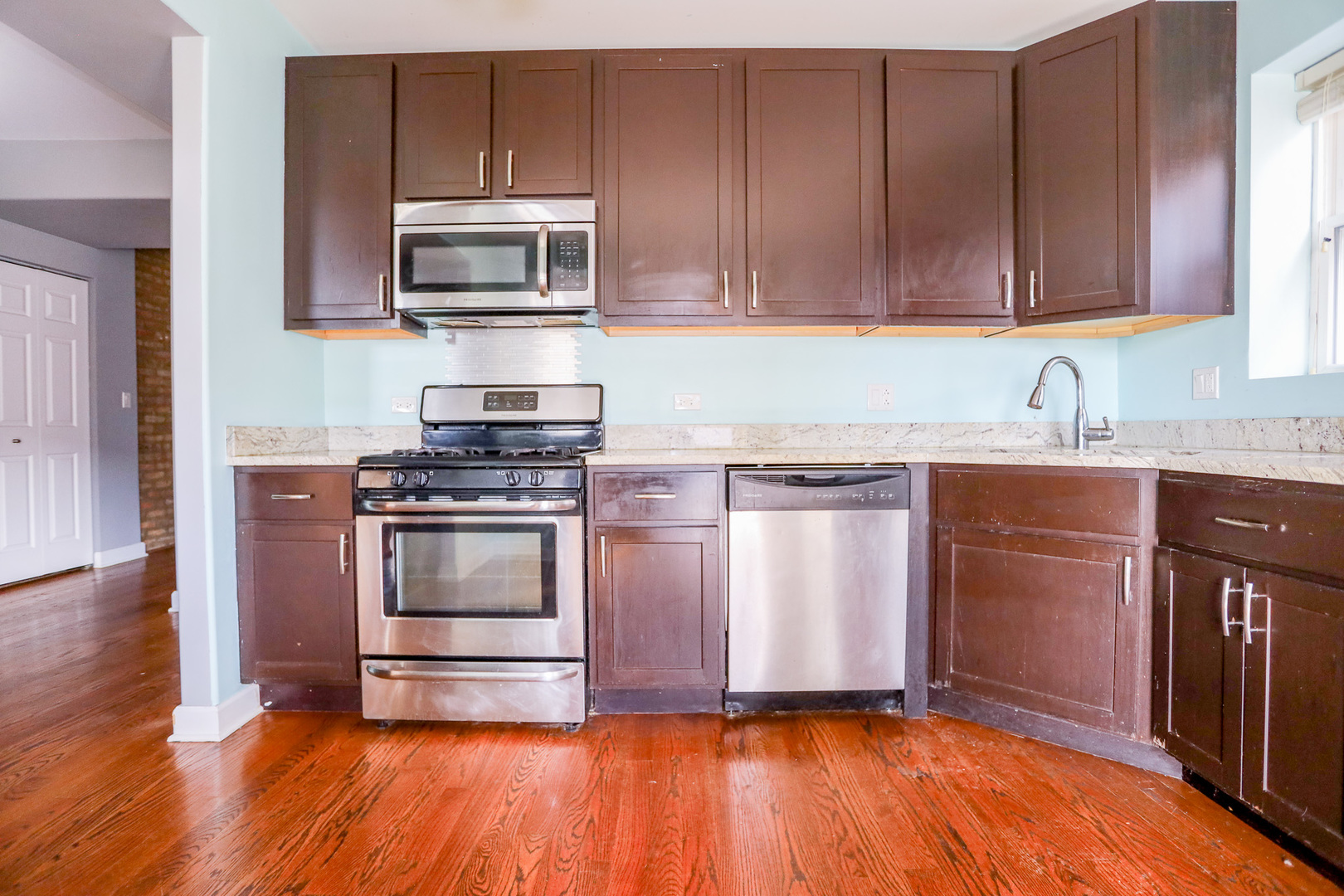 2045 W Arthur Avenue 3e Property Photo 3
