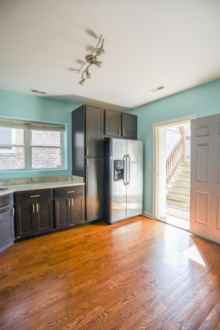 2045 W Arthur Avenue 3e Property Photo 4