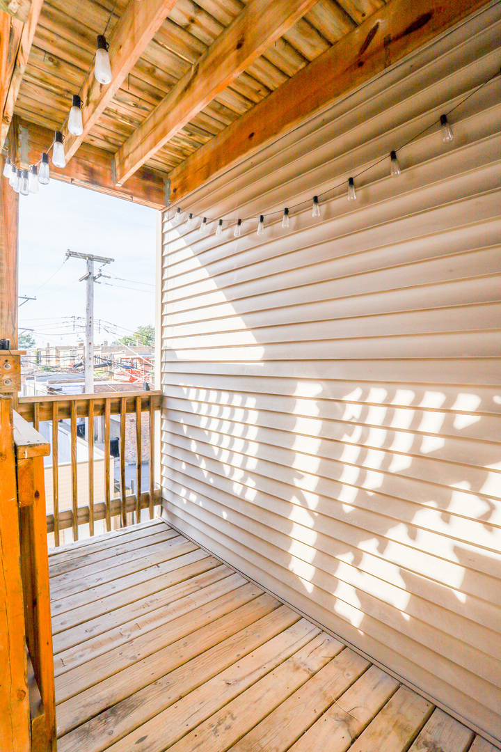2045 W Arthur Avenue 3e Property Photo 5