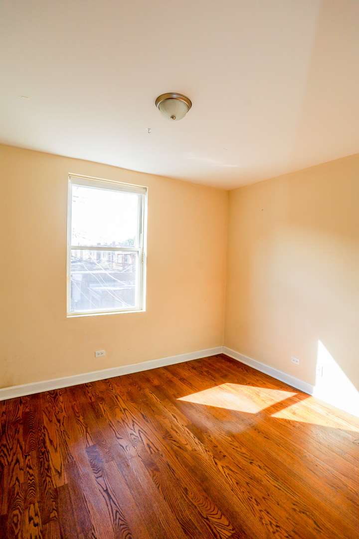 2045 W Arthur Avenue 3e Property Photo 8