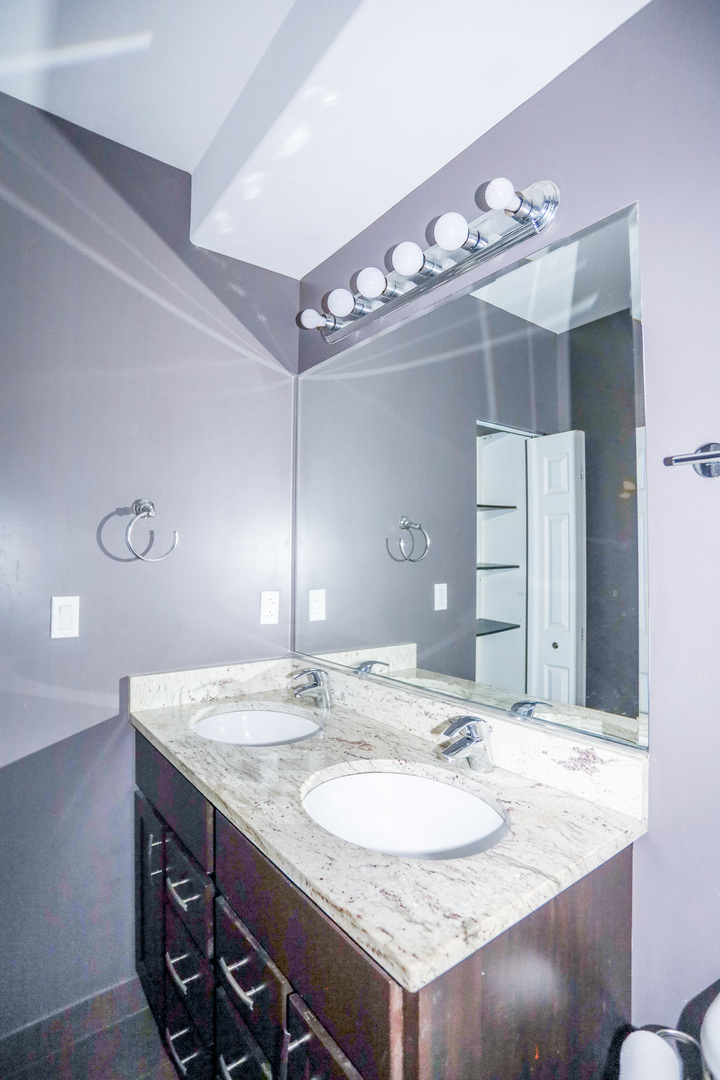 2045 W Arthur Avenue 3e Property Photo 11