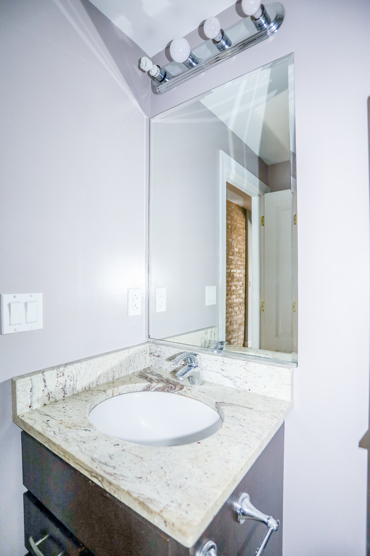 2045 W Arthur Avenue 3e Property Photo 13